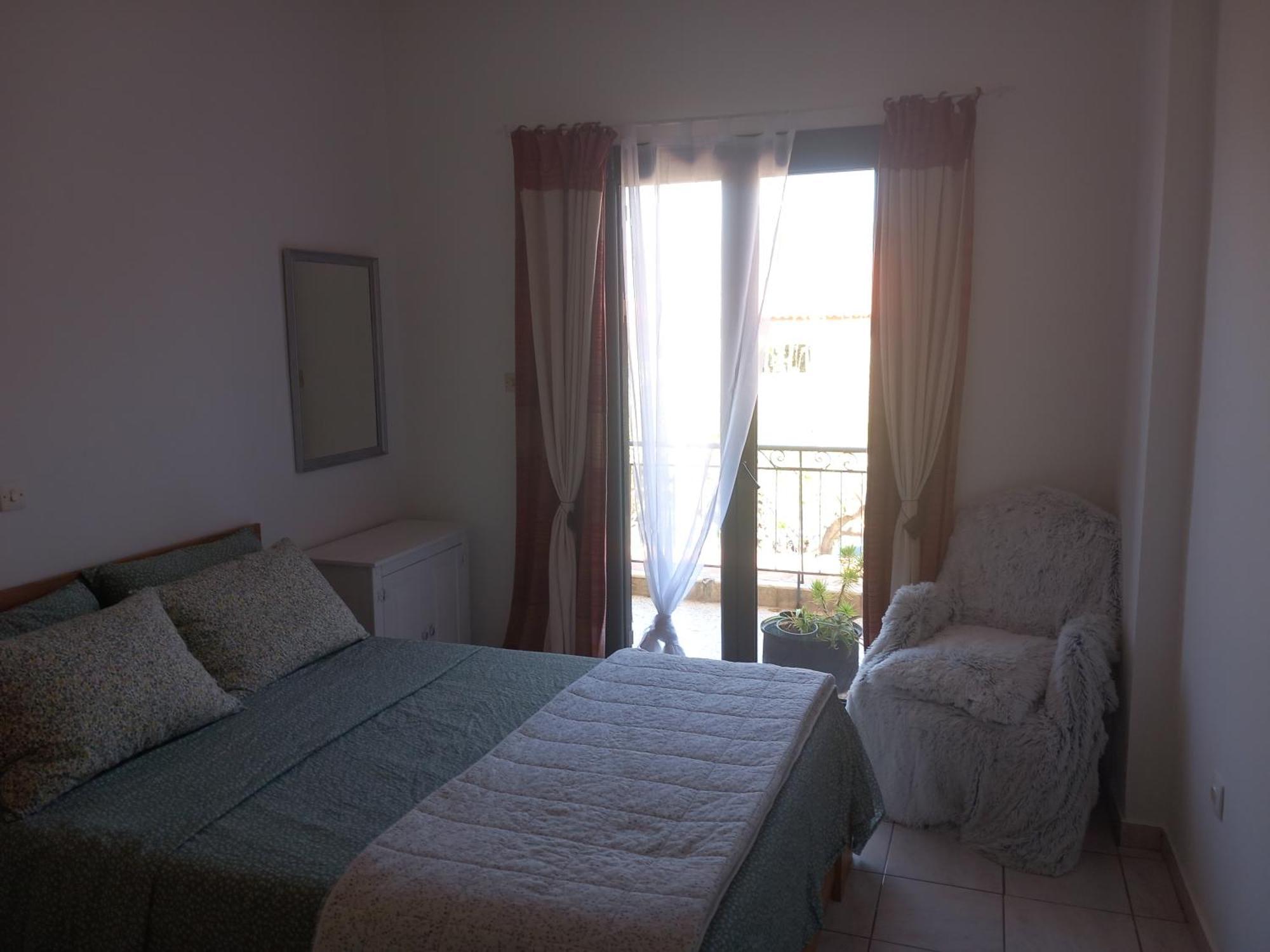 Beachside Retro Apartment Stoupa